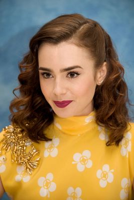 Lily Collins Poster G1013333