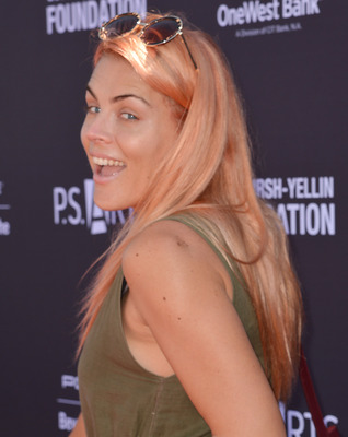 Busy Philipps puzzle G1031820