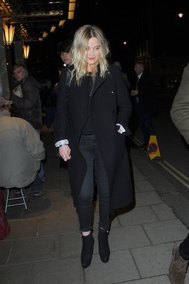 Laura Whitmore puzzle G1103015