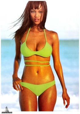 Tyra Banks puzzle G11338