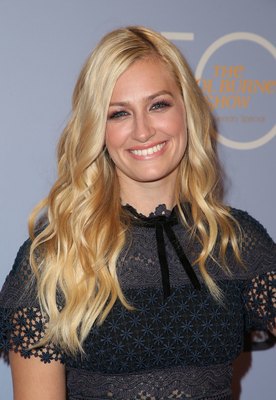 Beth Behrs puzzle G1206909