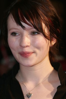 Emily Browning Poster G131779