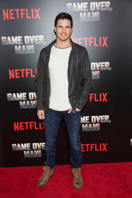 Robbie Amell Poster G1447601