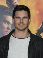 Robbie Amell Tank Top #1983510