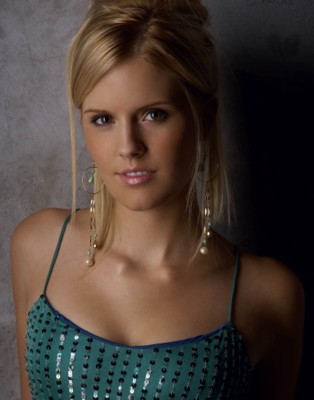 Maggie Grace Poster G160348