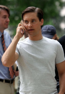 Tobey Maguire Longsleeve T-shirt