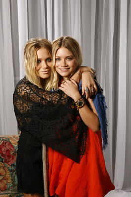 Mary-kate Olsen & Ashley Olsen pillow