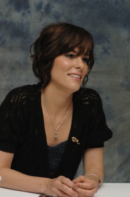 Parker Posey Poster G212435