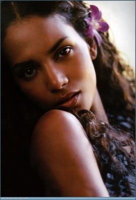 Halle Berry Poster G22153