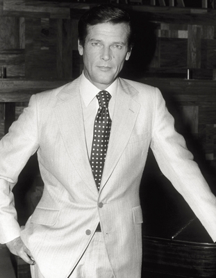 Roger Moore Poster G2276908