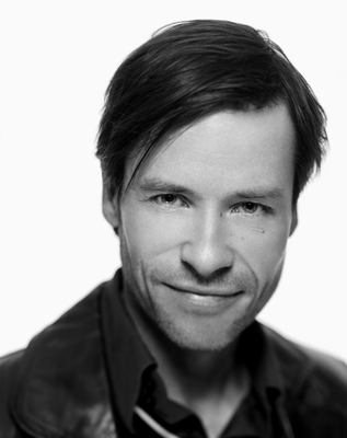 Guy Pearce canvas poster
