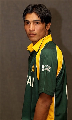 Mohammad Amir poster with hanger