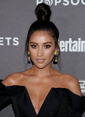 Shay Mitchell Poster G2428938