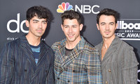 Jonas Brothers Longsleeve T-shirt #2996731