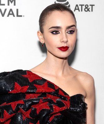 Lily Collins Poster G2475463