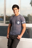 Taylor Lautner Longsleeve T-shirt #3032038