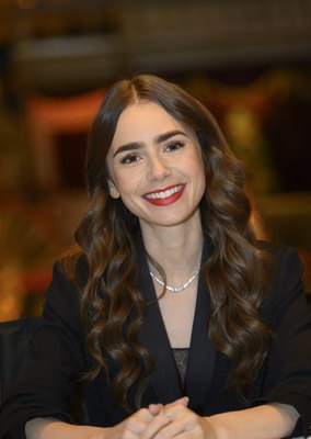 Lily Collins Stickers G2495321