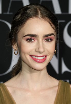 Lily Collins Mouse Pad G2495323