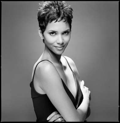 Halle Berry Poster G2540718