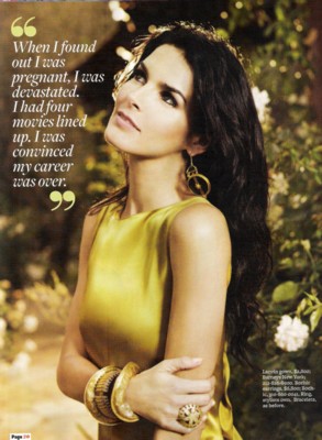 Angie Harmon Poster G255326