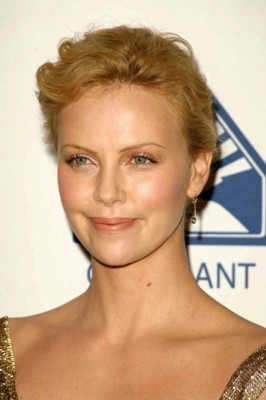 Charlize Theron puzzle G28411