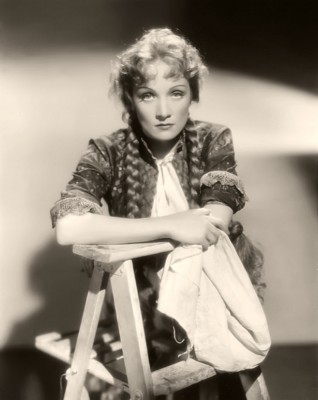 Marlene Dietrich puzzle G309397