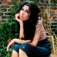 Amy Winehouse t-shirt #708669