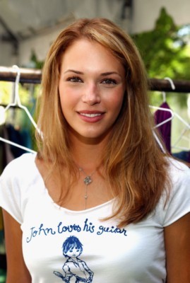 Amanda Righetti t-shirt