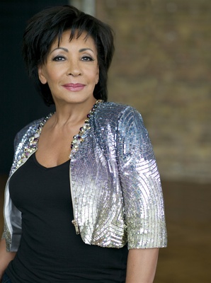 Shirley Bassey puzzle G340923