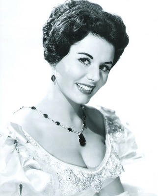 Eunice Gayson Poster G342384