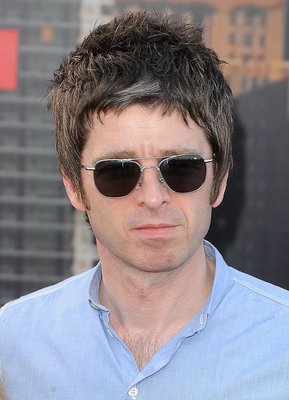 Noel Gallagher magic mug #G342970