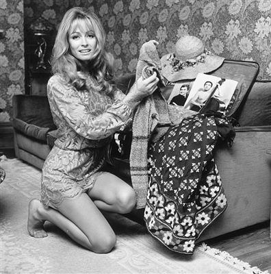 Suzy Kendall puzzle G3434412