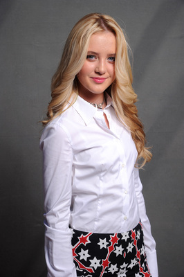 Kathryn Newton Poster G353709