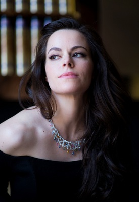 Emily Hampshire Poster G356876