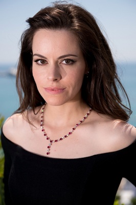 Emily Hampshire Poster G356886