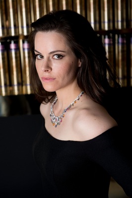Emily Hampshire Poster G356897