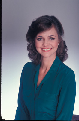 Sally Field puzzle G358717