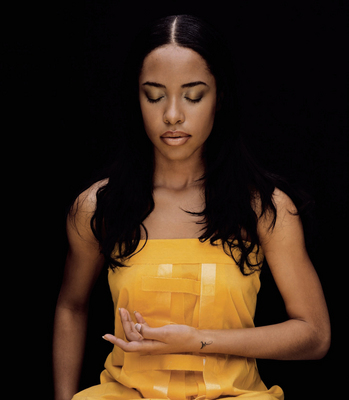 Aaliyah puzzle G359163