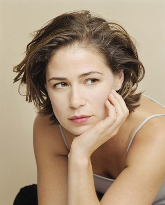 Maura Tierney Poster G371149