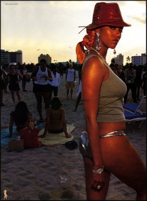 Tyra Banks tote bag #G38125