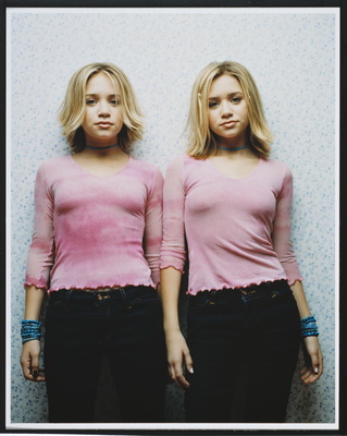 Ashley & Mary Kate Olsen Poster G407624