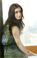 Lily Collins Mouse Pad G430910