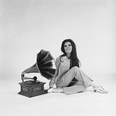 Bobbie Gentry poster with hanger