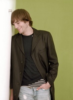 Ashton Kutcher Longsleeve T-shirt #881992