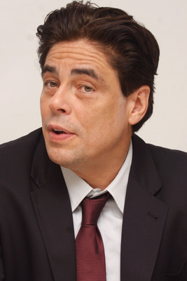 Benicio Del Toro Stickers G494755