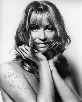Suzy Kendall Mouse Pad G523687