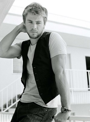 Chris Hemsworth tote bag #G526551