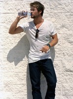 Chris Hemsworth Longsleeve T-shirt #954968