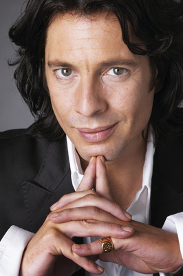 Laurence Llewelyn-Bowen Poster G534572