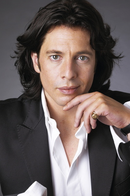Laurence Llewelyn-Bowen Poster G534573
